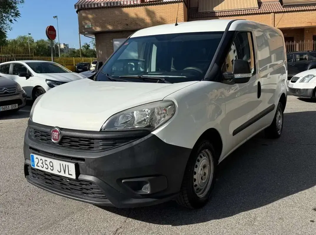 Usado Fiat Doblò 90 CV (66 kW) 2016 Blanco Monovolumen