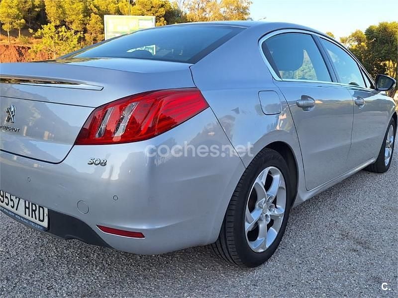 Usado Peugeot 508 Active 140 CV (102 kW) 2013 Gris / plata Berlina