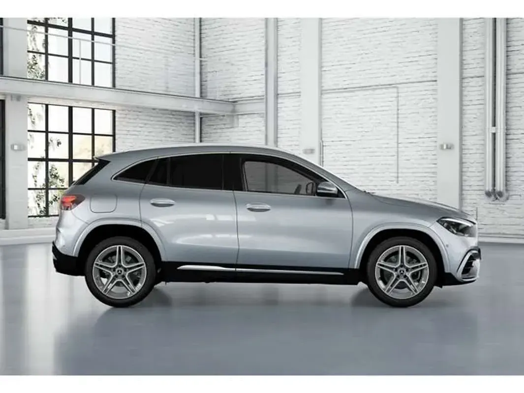 Usado Mercedes GLA250 165 CV (121 kW) 2025 Plateado SUV