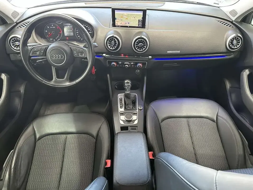Usado Audi A3 Sportback 116 CV (85 kW) 2018 Gris Utilitario