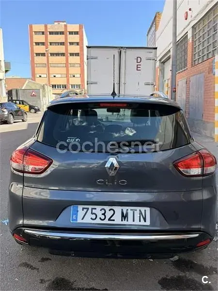 Usado Renault Clio Zen 120 CV (88 kW) 2018 Gris / plata Familiar