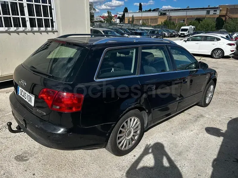Usado Audi A4 140 CV (102 kW) 2005 Negro Familiar