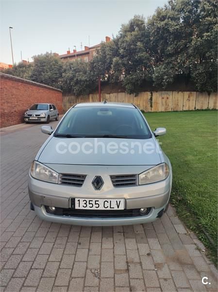 Beige Usado 2003 Renault Mégane II Dynamique Berlina | 800 € (Super precio) - Imagen 1/4