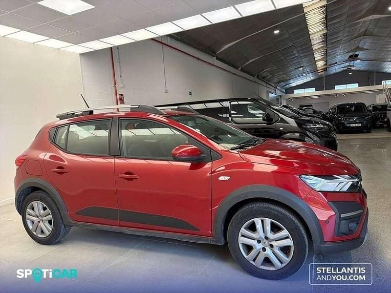 Usado Dacia Sandero Expression 91 CV (66 kW) 2022 Gris Utilitario