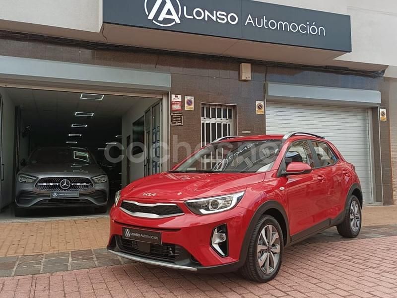 Granate Usado 2025 Kia Stonic SUV | 17.990 € (Precio justo) - Imagen 1/4
