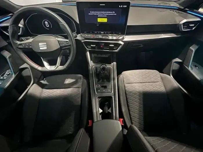 Käytetty Seat Leon FR 150 HP (110 kW) 2025 Musta