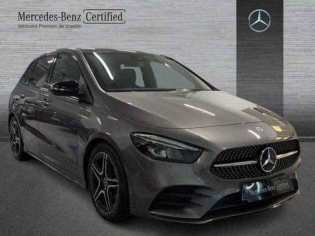 Usado Mercedes B180 116 CV (85 kW) 2022 Gris montaña Monovolumen
