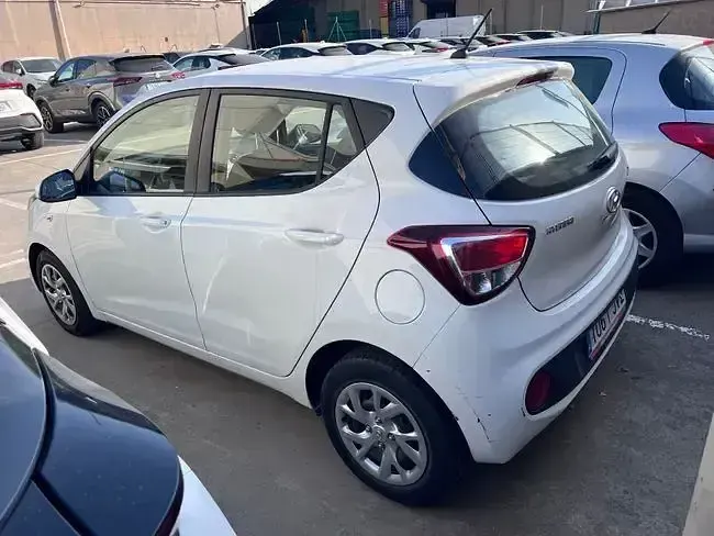 Usado Hyundai i10 67 CV (49 kW) 2016 Blanco Utilitario