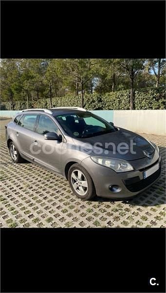 Usado Renault Mégane GrandTour Dynamique 130 CV (95 kW) 2010 Gris / plata Familiar