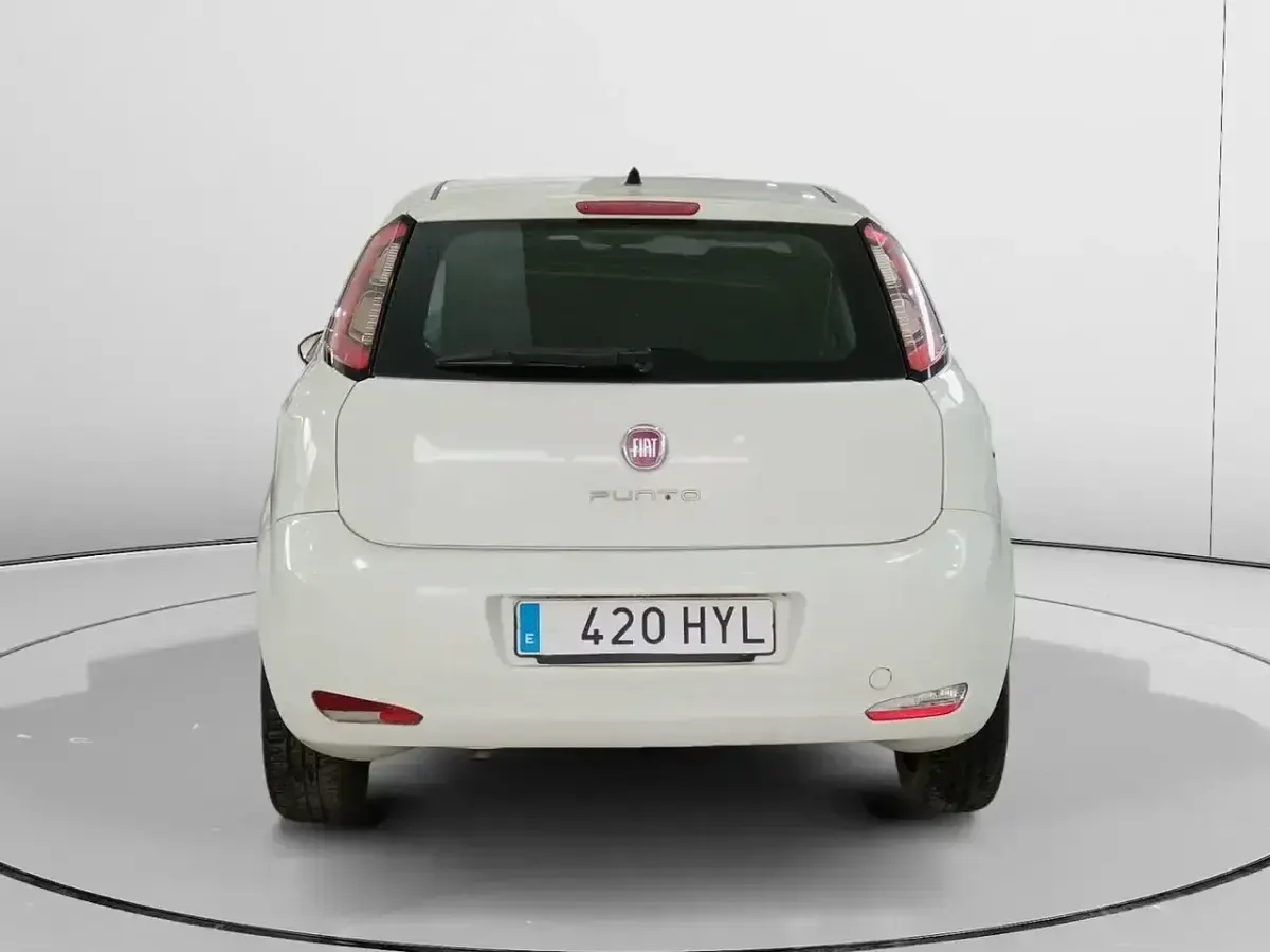 Usado Fiat Punto Pop 75 CV (55 kW) 2014 Blanco Utilitario
