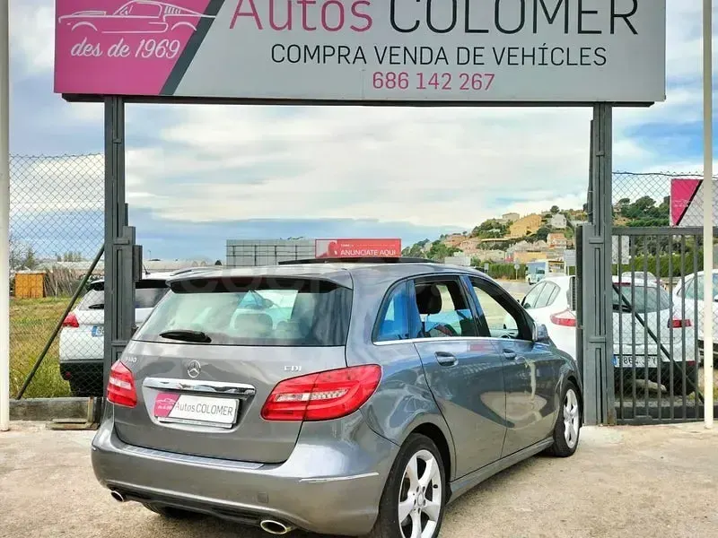 Usado Mercedes B180 109 CV (80 kW) 2014 Gris / plata Utilitario