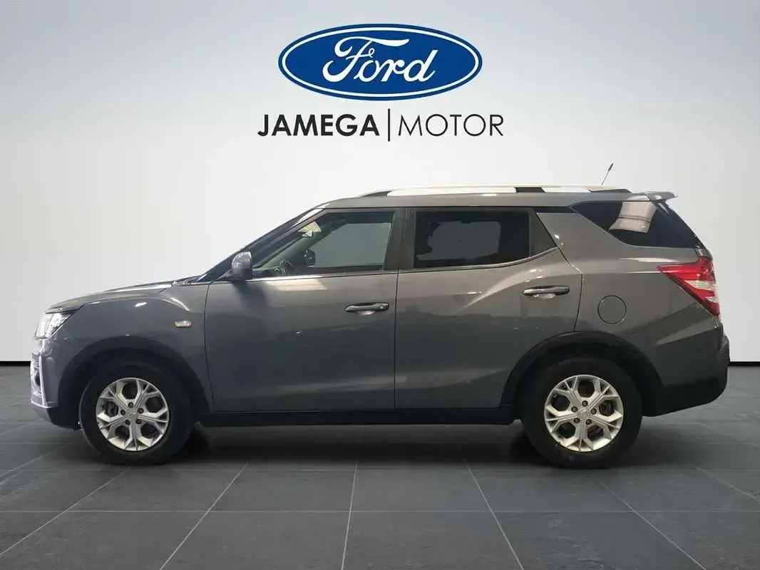 Usado SsangYong XLV 162 CV (119 kW) 2021 Gris SUV