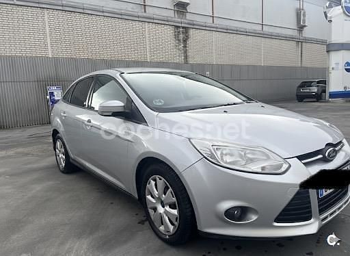 Usado Ford Focus Trend 115 CV (84 kW) 2014 Gris / plata Berlina