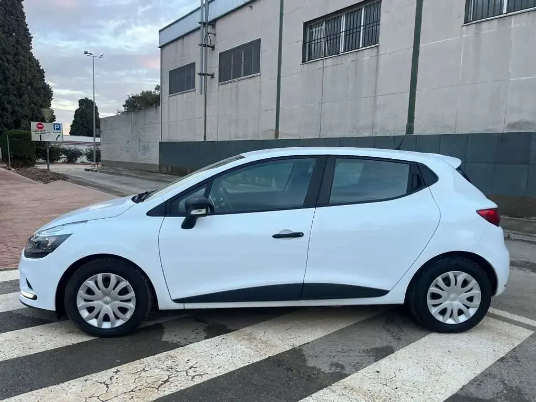 Usado Renault Clio Business 75 CV (55 kW) 2018 Blanco Utilitario