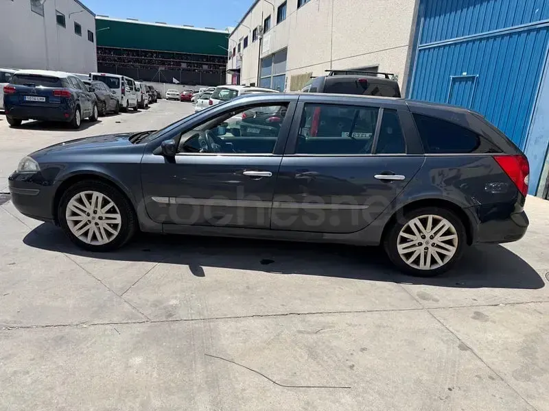 Usado Renault Laguna II Privilege 135 CV (99 kW) 2006 Negro Familiar