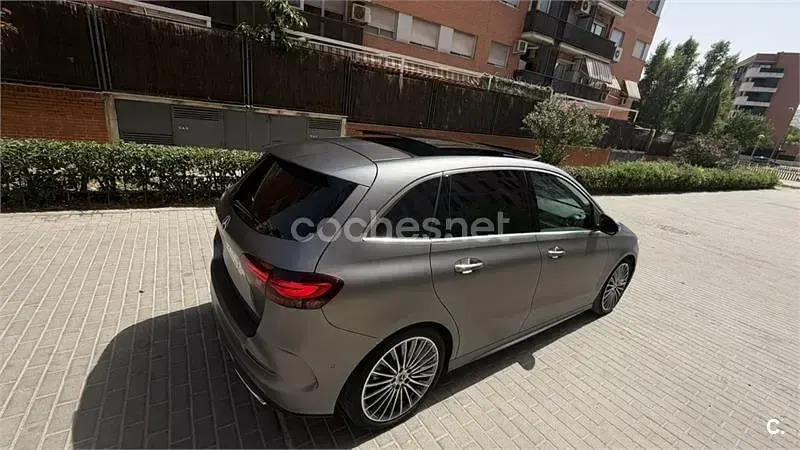 Usado Mercedes B200 150 CV (110 kW) 2025 Gris / plata Utilitario