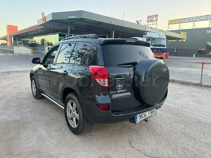 Usado Toyota RAV4 Executive 136 CV (100 kW) 2007 Negro SUV