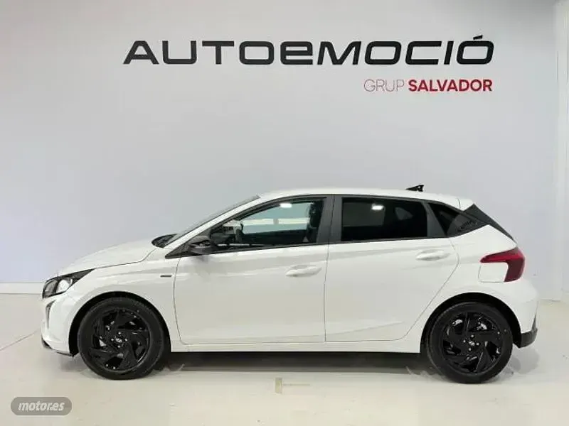 Nuevo Hyundai i20 Blackline 90 CV (66 kW) 2026 Blanco Utilitario