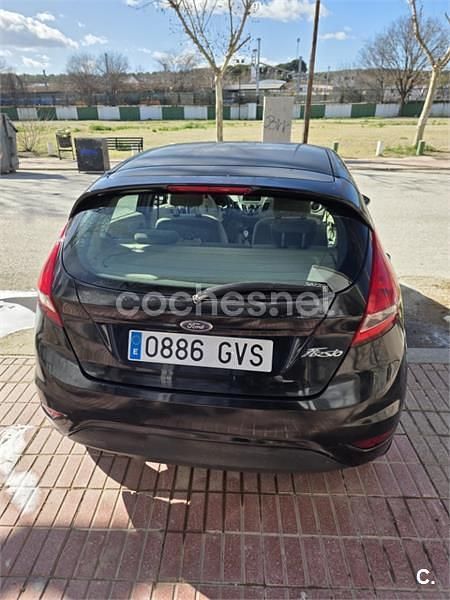 Usado Ford Fiesta Trend 82 CV (60 kW) 2010 Negro Utilitario