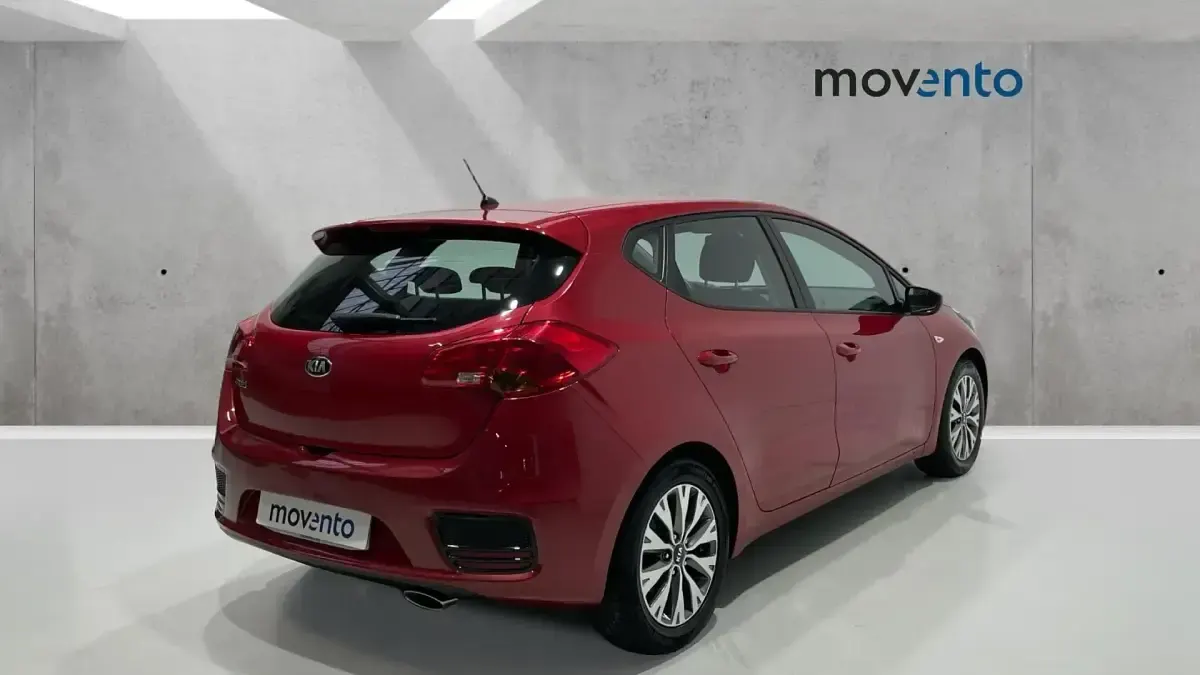 Usado Kia Ceed Plus 100 CV (73 kW) 2018 Rojo Utilitario