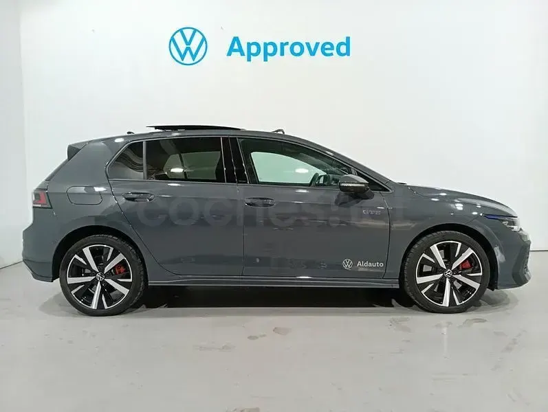 Usado VW Golf VIII GTE 272 CV (200 kW) 2025 Gris / plata Berlina