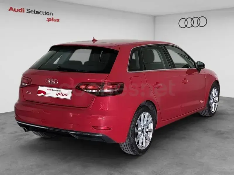 Usado Audi A3 Design 116 CV (85 kW) 2018 Rojo Berlina
