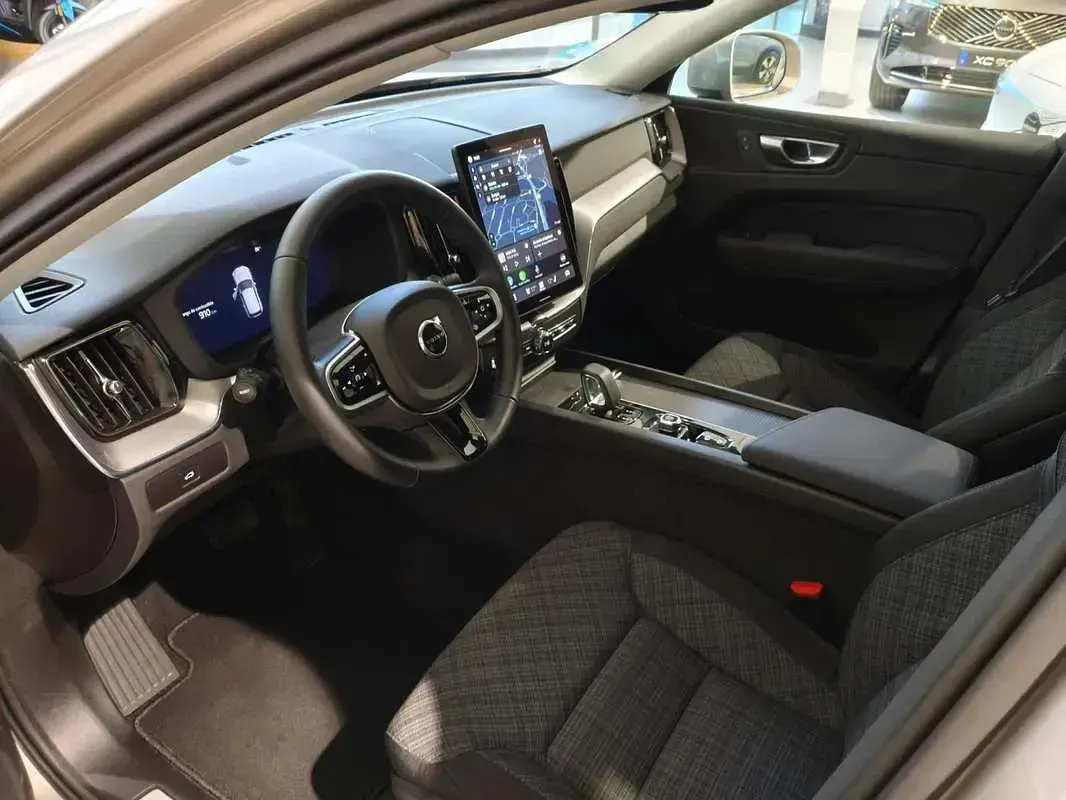 Usado Volvo XC60 Core 250 CV (183 kW) 2025 SUV