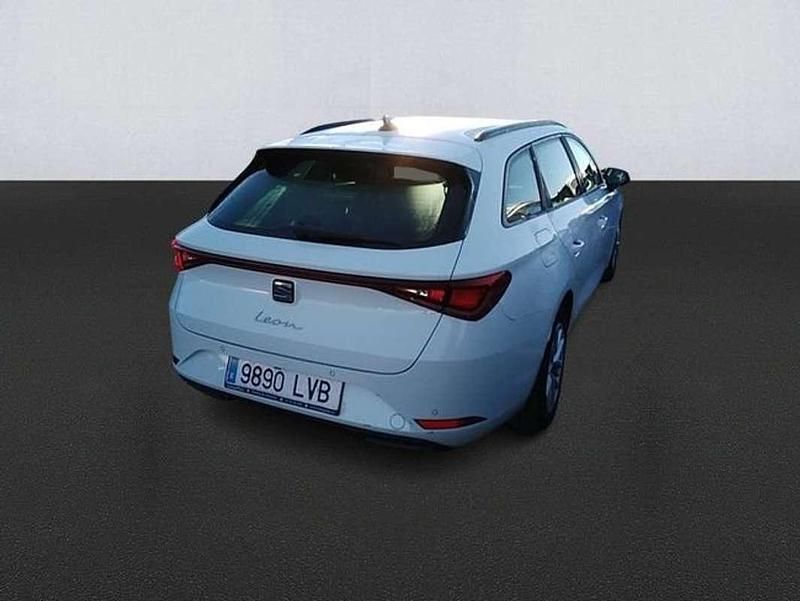 Usado Seat Leon Style 116 CV (85 kW) 2021 Blanco Familiar