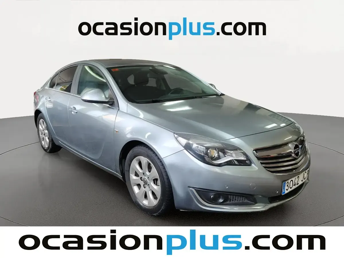 Usado Opel Insignia Selective 140 CV (102 kW) 2015 Gris plata Berlina