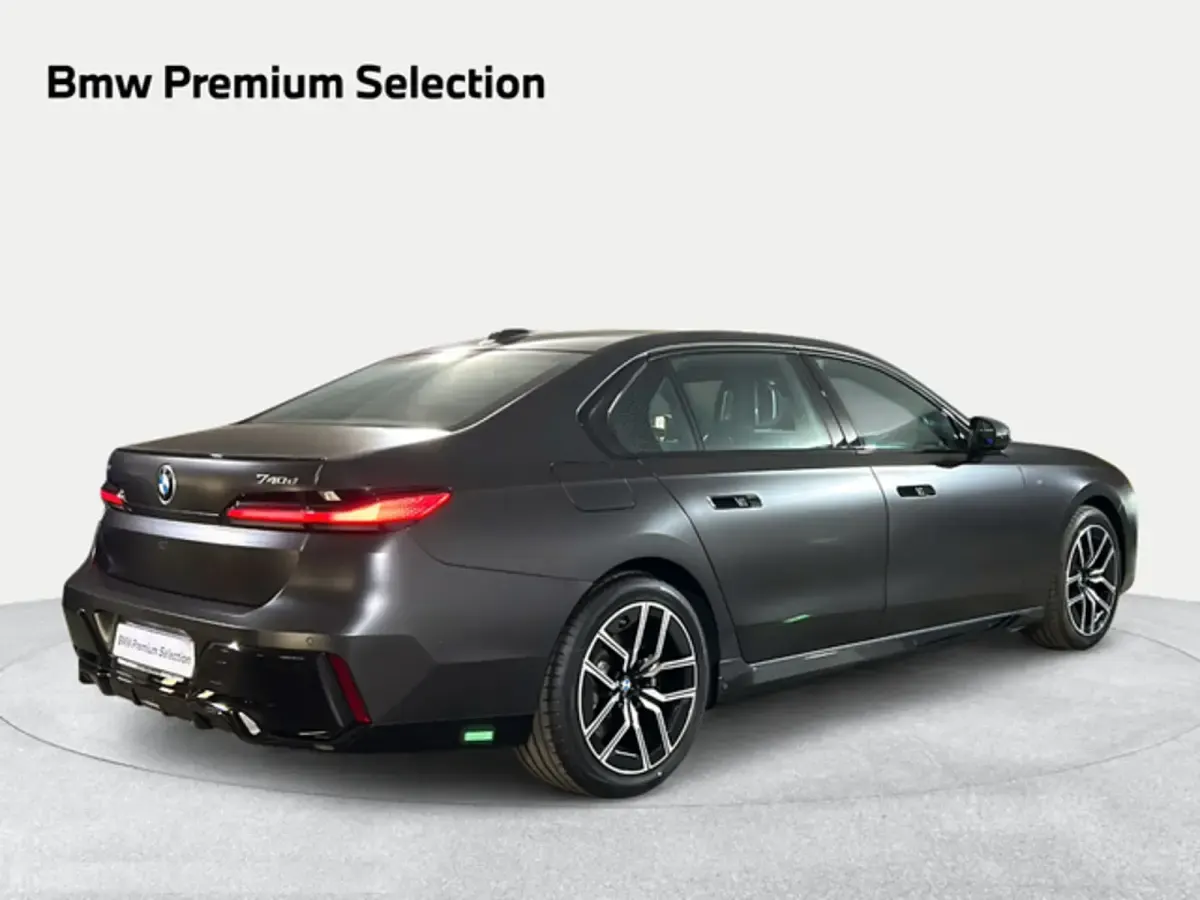 Usado BMW 740 Comfort Edition 299 CV (219 kW) 2024 Gris Berlina