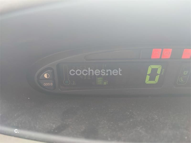 Gris / plata Usado 2006 Citroën Xsara Picasso Exclusive Monovolumen | 800 € - Imagen 1/4