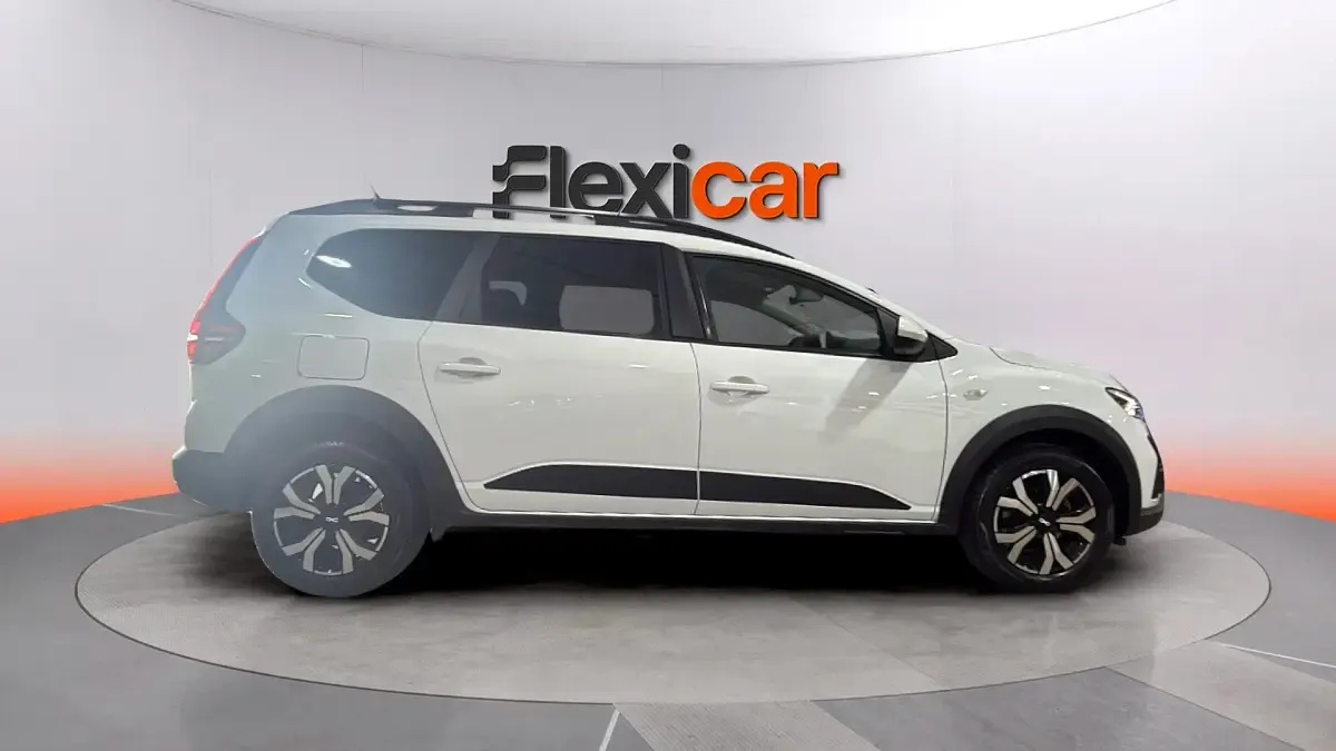 Usado Dacia Jogger Expression 110 CV (80 kW) 2023 Blanco Monovolumen