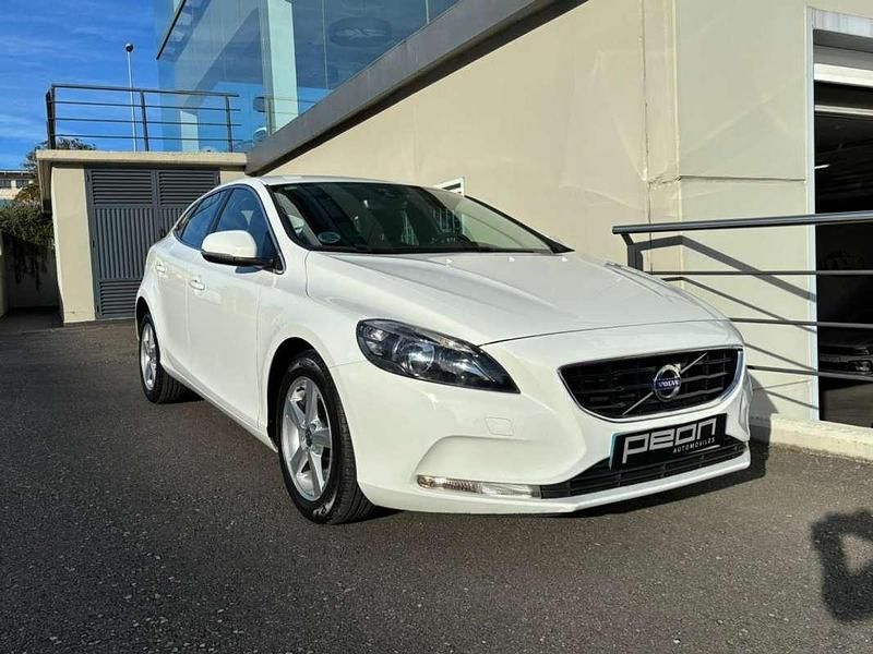Usado Volvo V40 Momentum 120 CV (88 kW) 2015 Blanco Utilitario