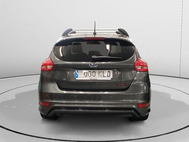 Usado Ford Focus ST-Line 126 CV (92 kW) 2018 Gris Utilitario