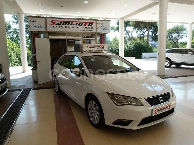 Usado Seat Leon Style 105 CV (77 kW) 2015 Blanco Familiar