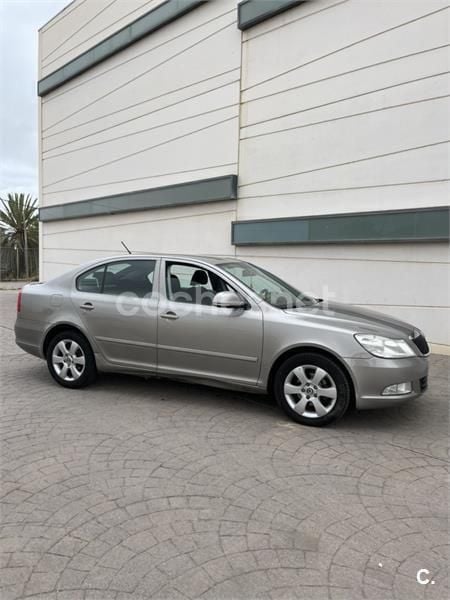 Beige Usado 2010 Skoda Octavia Familiar | 6900 € (Precio justo) - Imagen 1/1