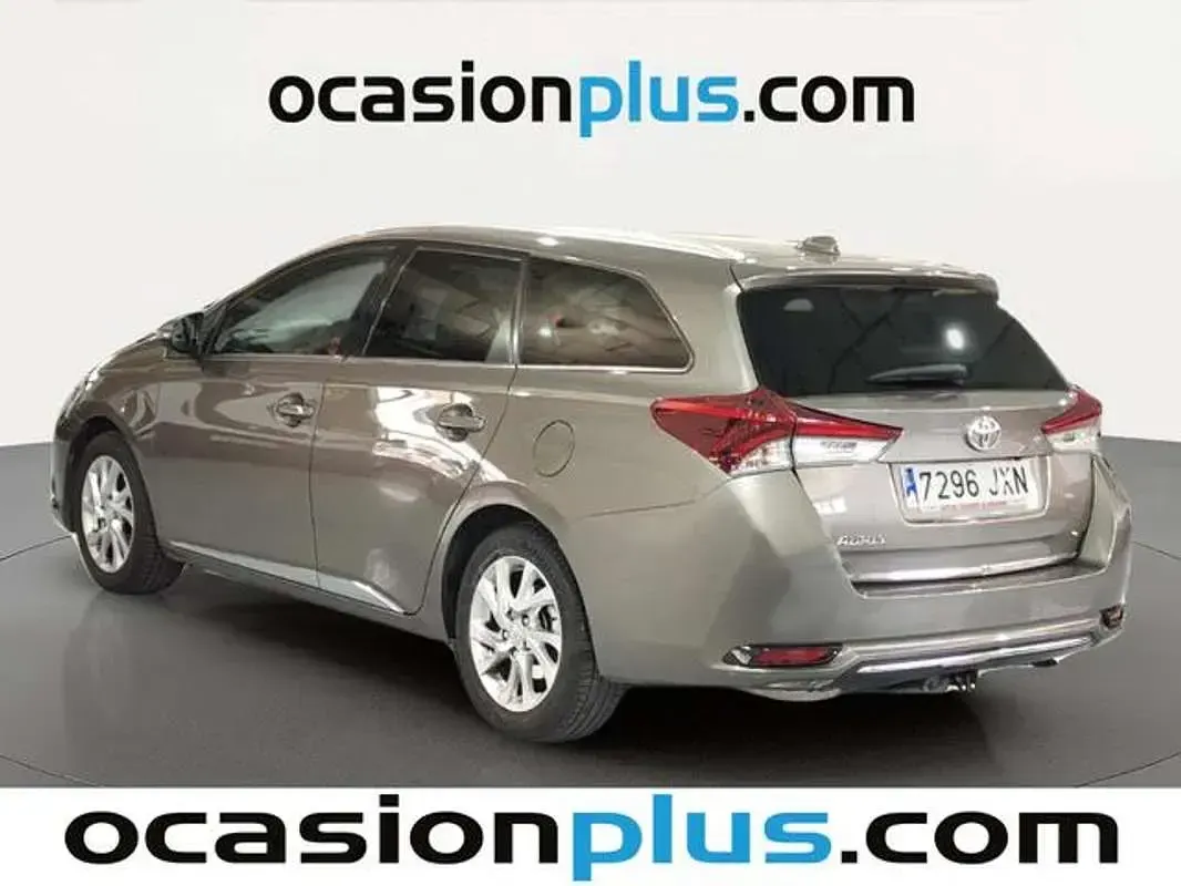 Usado Toyota Auris Touring Sports Active 116 CV (85 kW) 2017 Gris Familiar