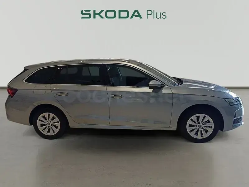 Nuevo Skoda Octavia Selection 116 CV (85 kW) 2026 Gris / plata Familiar