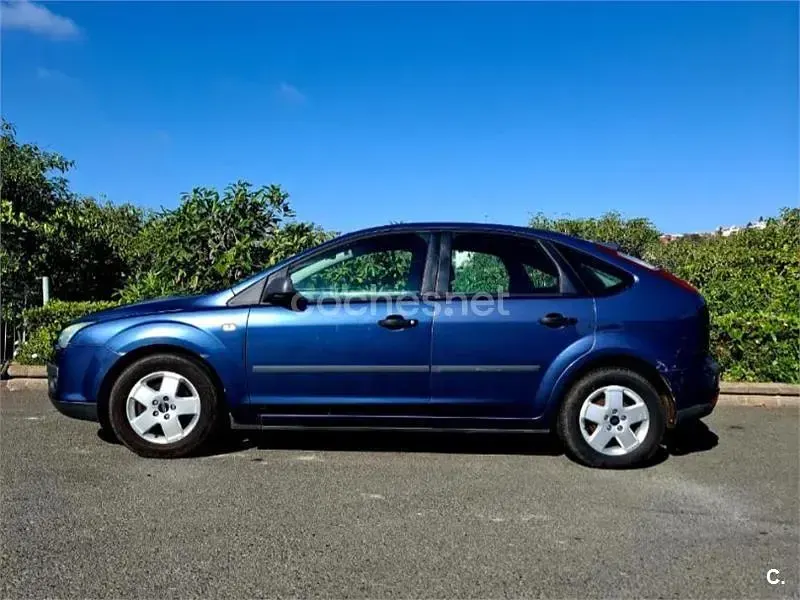 Usado Ford Focus Trend 100 CV (73 kW) 2006 Azul Berlina