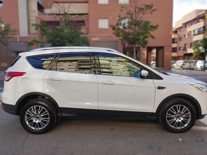 Usado Ford Kuga Trend 140 HP (102 kW) 2014 Branco SUV