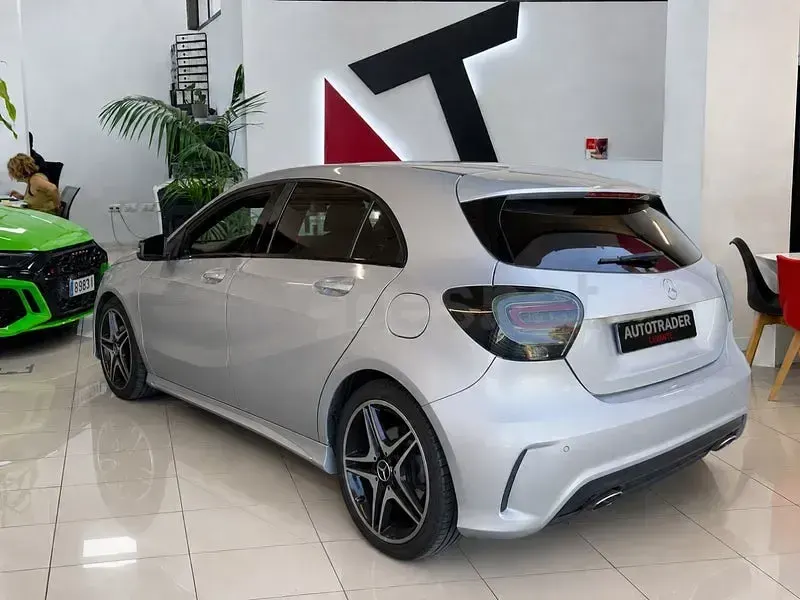 Usado Mercedes A250 Style 211 CV (155 kW) 2013 Gris Utilitario