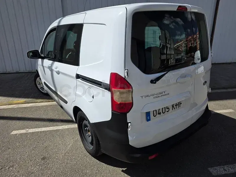 Usado Ford Tourneo Courier Ambiente 95 CV (69 kW) 2018 Blanco Monovolumen