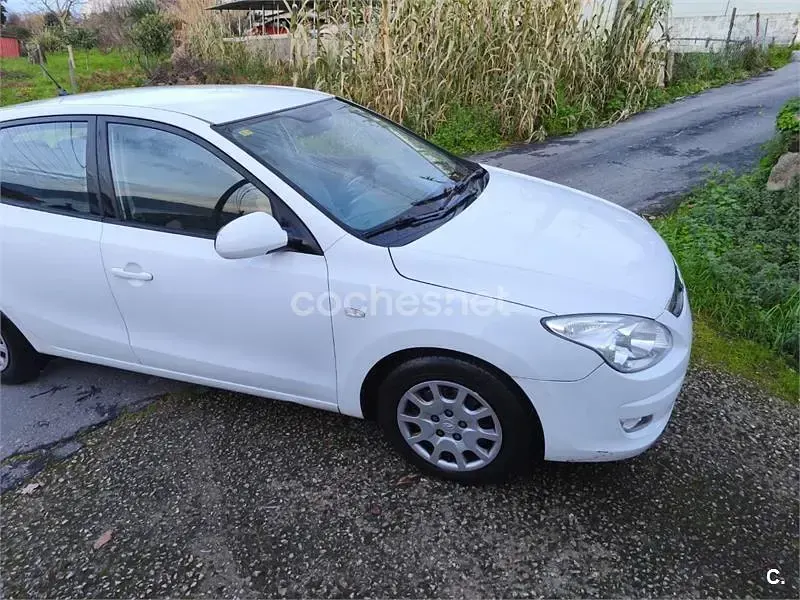 Usado Hyundai i30 Comfort 90 CV (66 kW) 2009 Blanco Berlina
