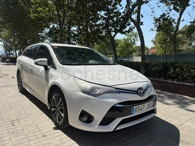 Usado Toyota Avensis Advance 143 CV (105 kW) 2016 Blanco Familiar