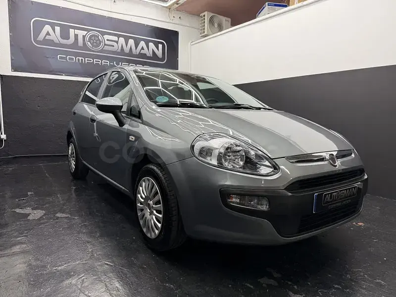 Usado Fiat Punto Evo Dynamic 77 CV (56 kW) 2010 Gris / plata Utilitario