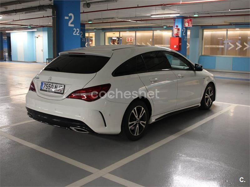 Usado Mercedes CLA200 Shooting Brake AMG line 156 CV (114 kW) 2017 Blanco Familiar