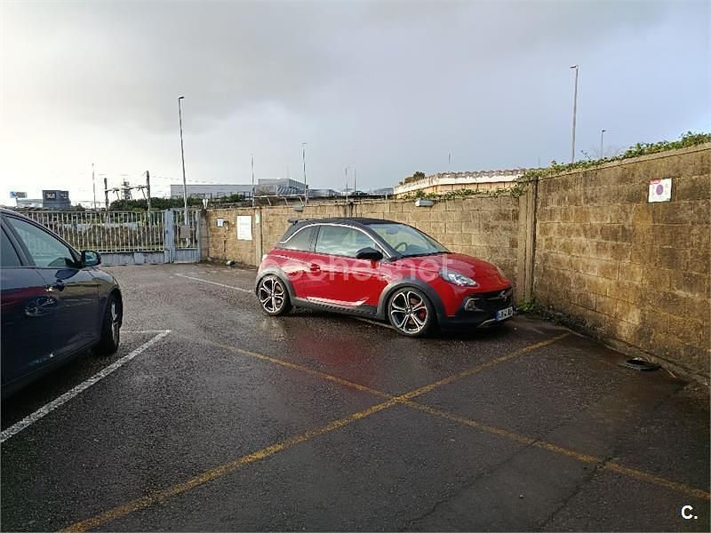 Usado Opel Adam Rocks S 150 CV (110 kW) 2016 Rojo Utilitario