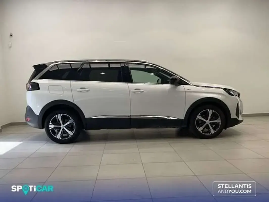 Usado Peugeot 5008 GT 182 CV (133 kW) 2022 Blanco SUV