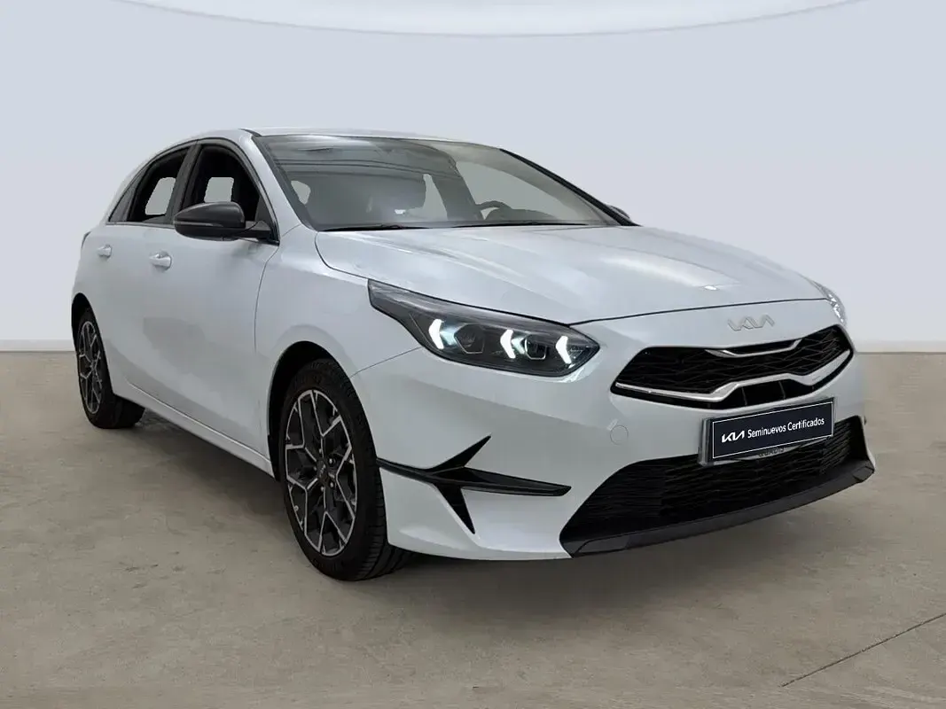 Usado Kia Ceed Style 100 CV (73 kW) 2025 Blanco Utilitario