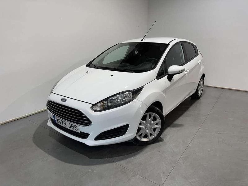 Blanco Usado 2014 Ford Fiesta Trend Utilitario | 6599 € (Caro) - Imagen 1/4